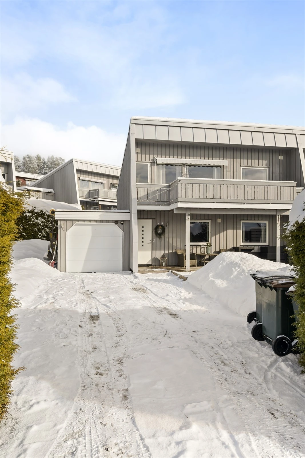 Boligen har privat garasje med elbil lader!