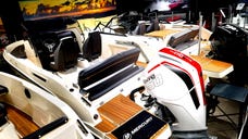 Uttern S65 Premium White // 2026 Mercury 150 Racing V6