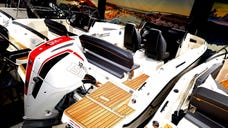 Uttern S65 Premium White // 2026 Mercury 150 Racing V6