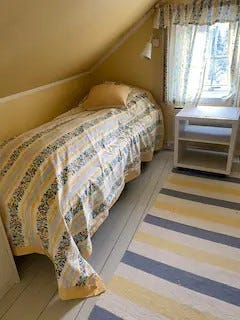 soverom syv - seng to Galleribilde