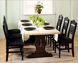 Utsalg restlager sota spisestue bord med 6 stoler i antikk sort ... Spisestue langbord