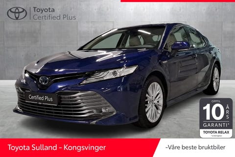 Toyota Camry Hybrid 2021 – stilren, komfortabel og drivstoffgjerrig.