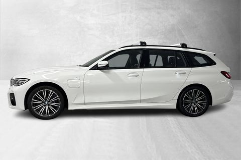 Bil avbildet med 18" m-sport sommerfelger