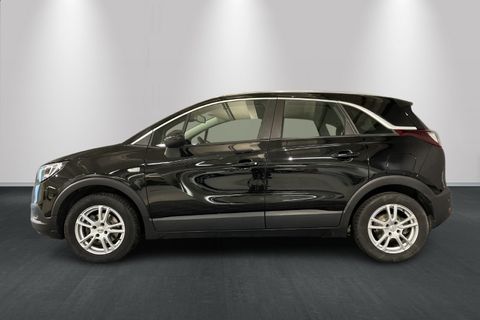 Opel Crossland X Premium i en nydelig i Diamond Black-metallic farge med premiumutstyrsnivå og automatgir