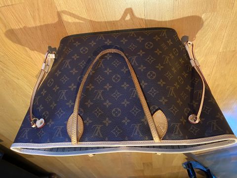 SACO LOUIS VUITTON em segunda mão durante 199 EUR em Vigo na WALLAPOP