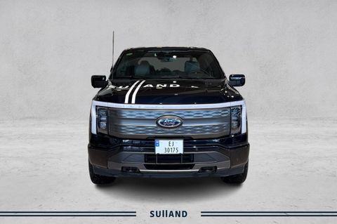 Vi selger nå vår Ford F-150 Lightning, og søker etter en ny eier av denne flotte pick-up 5 seteren.