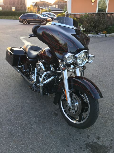 Harley-Davidson FLHX