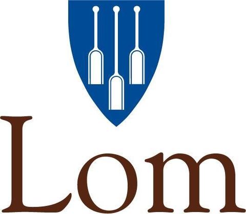 Lom kommune logo