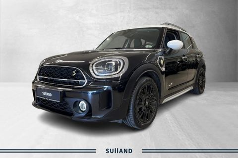 Meget fin 2023 MINI Countryman i sort med hvite speil og tak klar for ny eier!