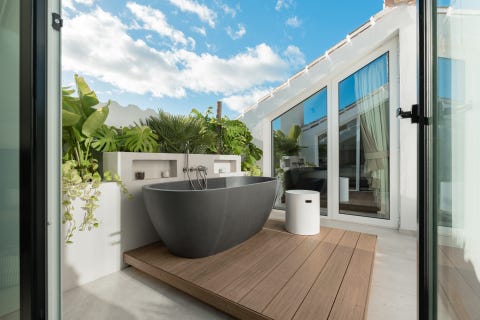 Bo midt i Marbella - Duplex penthouse med solrike terrasser og frontlinjeutsikt mot La Concha – bilde 2