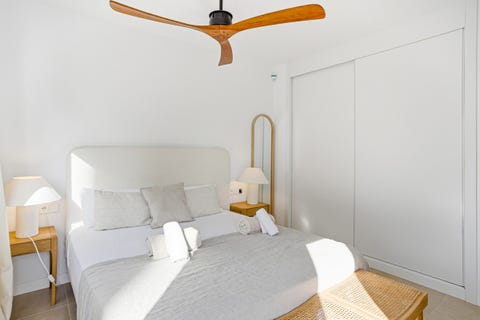 Elegant 3-soveroms rekkehus med privat basseng og solrike terrasser i attraktivt område - Turistlisens på plass – bilde 12