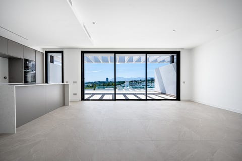 Eksklusiv nybygg-penthouse med privat takterrasse og basseng i Marbella – panoramautsikt og resortfasiliteter – bilde 8
