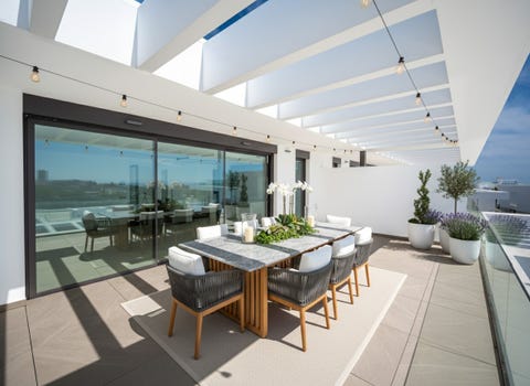 Eksklusiv nybygg-penthouse med privat takterrasse og basseng i Marbella – panoramautsikt og resortfasiliteter – bilde 5