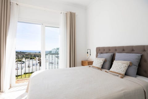 Benahavís - Eksklusiv sørvendt 3-soveroms penthouse med panoramisk sjøutsikt og fantastiske utearealer – bilde 8