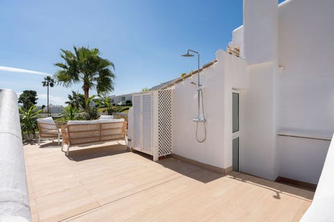 Stilfull 2-soveroms leilighet med spektakulær utsikt - Totalrenovert, Midt i Nueva Andalucía, 18kvm takterrasse – bilde 4
