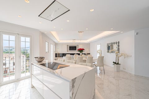 Marbella - Eksklusivt nyrenovert townhouse med spektakulær takterrasse i populære Aloha Pueblo – bilde 3