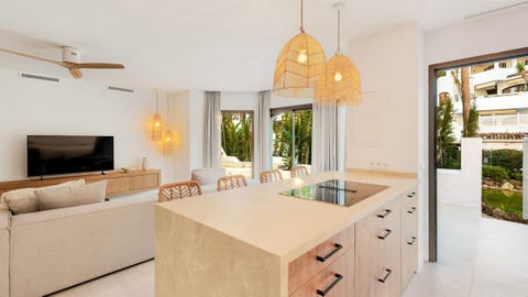 Elviria, Golden Beach - Eksklusiv, Totalrenovert 2-soveroms bakkeplan leilighet - Selges fullt møblert!! – bilde 8