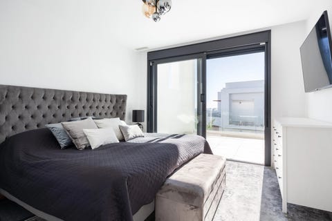Estepona Øst - Moderne 3-soveroms rekkehus med takterrasse, havutsikt og sol hele dagen - Bygget 2023 – bilde 12