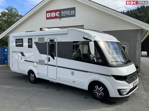 Adria Sonic 700 SL / Enkeltsenger / Solcelle / Inverter / Lithium / 177 HK / Automat / 32″ TV / Høy Nyttelast / INNBYTTE