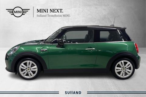 Mini Cooper SE er en elektrisk versjon av den populære Mini Cooper. Den har stilig design og er miljøvennlig med null utslipp.