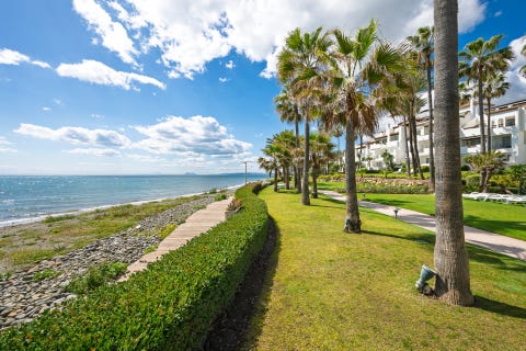 Estepona Sentrum - Romslig 2-soveroms hageleilighet i eksklusivt strandkompleks med direkte adkomst til stranden – bilde 5