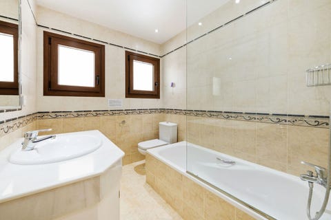 Estepona / Marbella - Andalusisk villa med moderne preg - 5 soverom, stor hage og oppvarmet basseng – bilde 12