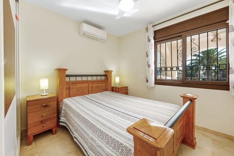 Estepona / Marbella - Andalusisk villa med moderne preg - 5 soverom, stor hage og oppvarmet basseng – bilde 9