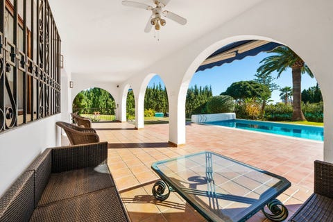 Estepona / Marbella - Andalusisk villa med moderne preg - 5 soverom, stor hage og oppvarmet basseng – bilde 2