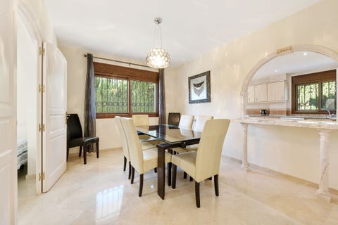 Estepona / Marbella - Andalusisk villa med moderne preg - 5 soverom, stor hage og oppvarmet basseng – bilde 8