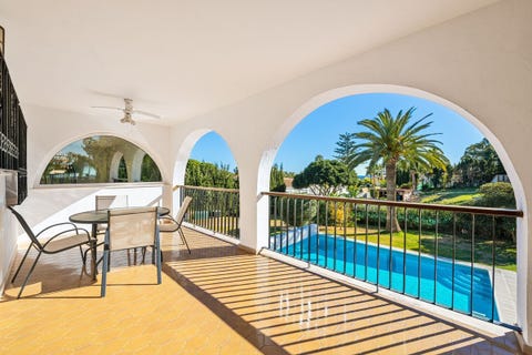 Estepona / Marbella - Andalusisk villa med moderne preg - 5 soverom, stor hage og oppvarmet basseng – bilde 4