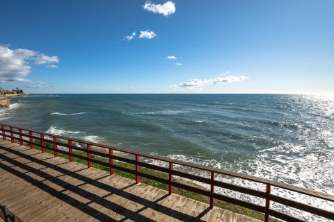 Eksklusiv 2-soveroms frontlinje-leilighet ved stranden i prestisjefylte Mi Capricho, Calahonda – bilde 4