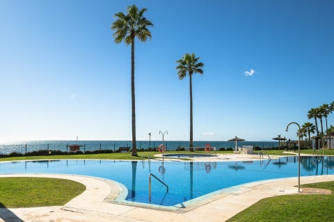 Eksklusiv 2-soveroms frontlinje-leilighet ved stranden i prestisjefylte Mi Capricho, Calahonda – bilde 7
