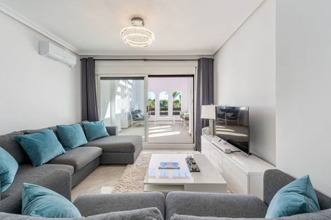 Nueva Andalucia - Totalrenovert 3-soveroms med solrik terrasse og gangavstand til Puerto Banus – bilde 2