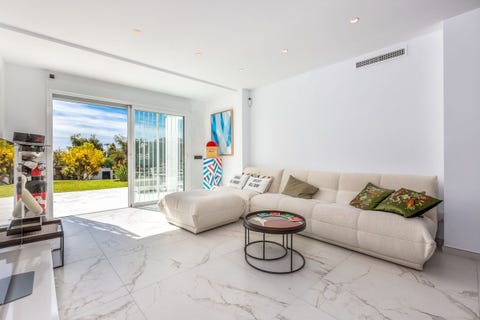 Nueva Andalucia - Privat hageleilighet i Aloha – totalrenovert hjørneenhet – bilde 2