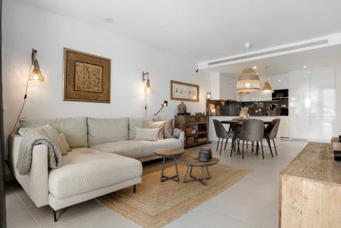 Romslig 2-soveroms bakkeplanleilighet med stor privat hage, sjøutsikt og solrik beliggenhet i ettertraktede Estepona – bilde 7