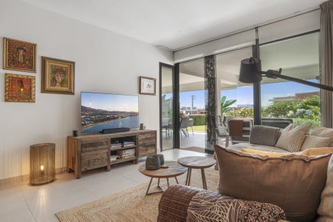 Romslig 2-soveroms bakkeplanleilighet med stor privat hage, sjøutsikt og solrik beliggenhet i ettertraktede Estepona – bilde 6