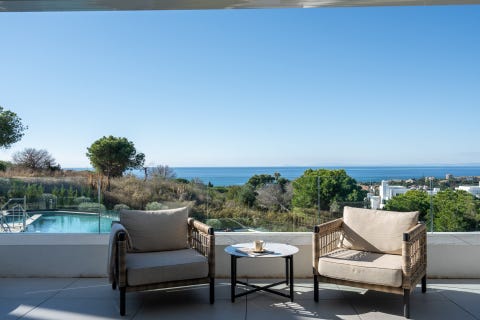 Marbella Øst - Eksklusiv 3-soveroms leilighet med panoramautsikt, store terrasser og gangavstand til strand og marina – bilde 2