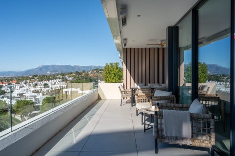 Marbella Øst - Eksklusiv 3-soveroms leilighet med panoramautsikt, store terrasser og gangavstand til strand og marina – bilde 6