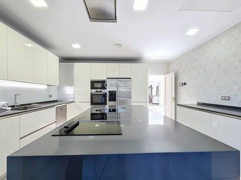 Estepona Øst - Eksklusiv sørvendt villa med stor tomt, oppvarmet basseng og gangavstand til stranden – bilde 6