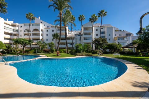Estepona - Romslig 2-soveroms leilighet med skog- og grøntutsikt i ettertraktede Atalaya – bilde 4