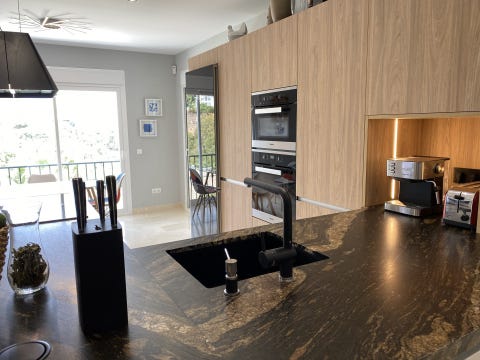 Benahavís - Totalrenovert designleilighet i La Quinta med utsikt mot hav, golf og La Concha – bilde 2