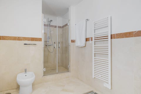 Benahavís - Sjarmerende townhouse med privat basseng og havutsikt i idylliske La Heredia – bilde 11