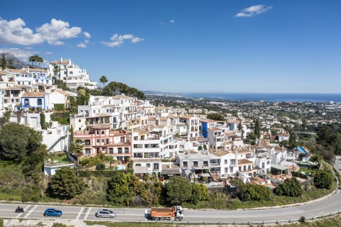Benahavís - Sjarmerende townhouse med privat basseng og havutsikt i idylliske La Heredia – bilde 3