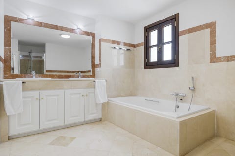 Benahavís - Sjarmerende townhouse med privat basseng og havutsikt i idylliske La Heredia – bilde 12