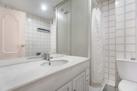 Marbella by - Romslig leilighet med stort potensial i hjertet av Marbella - Perfekt renoveringsprosjekt!! – bilde 12