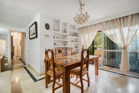 Marbella by - Romslig leilighet med stort potensial i hjertet av Marbella - Perfekt renoveringsprosjekt!! – bilde 2