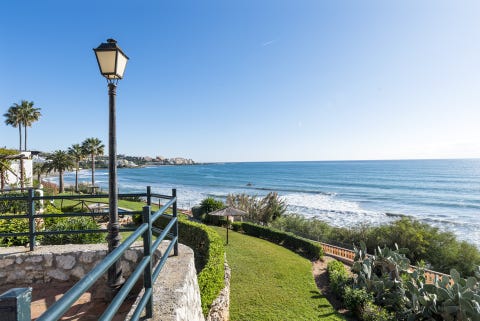 Estepona - Rekkehus på første linje mot stranden - Renoveringsmulighet i Bahía Azul – bilde 3