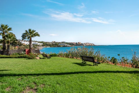 Estepona - Rekkehus på første linje mot stranden - Renoveringsmulighet i Bahía Azul – bilde 2