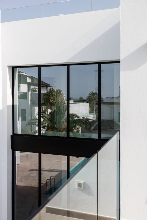 Marbella - Eksklusiv luksusvilla i Marbesa - Moderne design, takterrasse og gangavstand til stranden – bilde 8