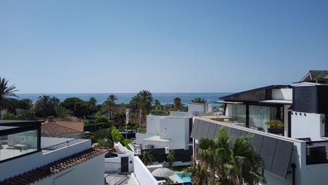 Marbella - Eksklusiv luksusvilla i Marbesa - Moderne design, takterrasse og gangavstand til stranden – bilde 2